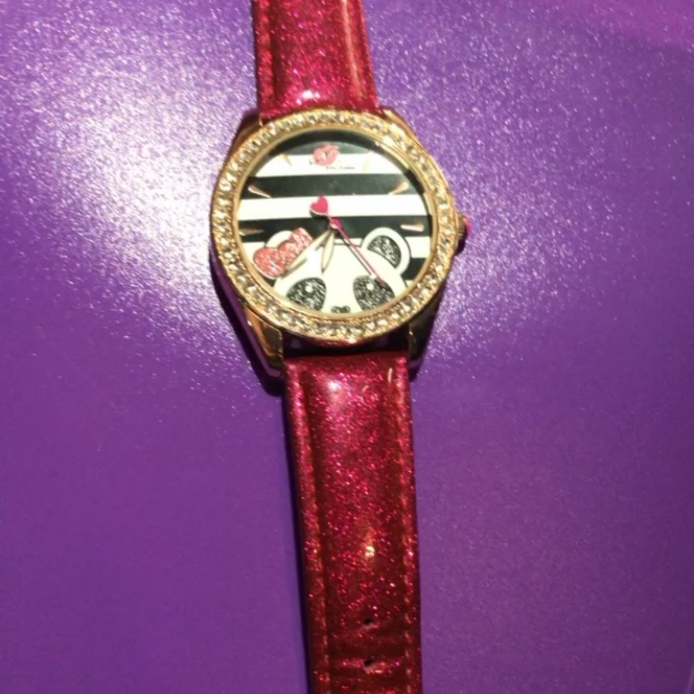 LUVBETSEY💕🐼💕Betsey Watch! Sticker still on.